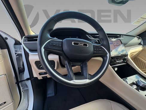 Used 2022 Jeep Grand Cherokee Limited image 15