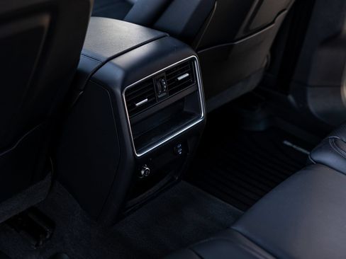 Certified 2023 Porsche Cayenne w/ Premium Package AWD/4WD image 32