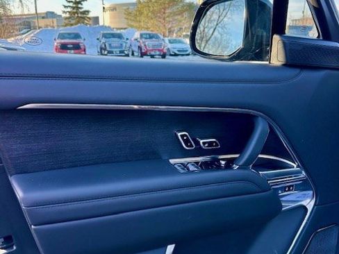 Used 2024 Land Rover Range Rover Long Wheelbase Autobiography image 7