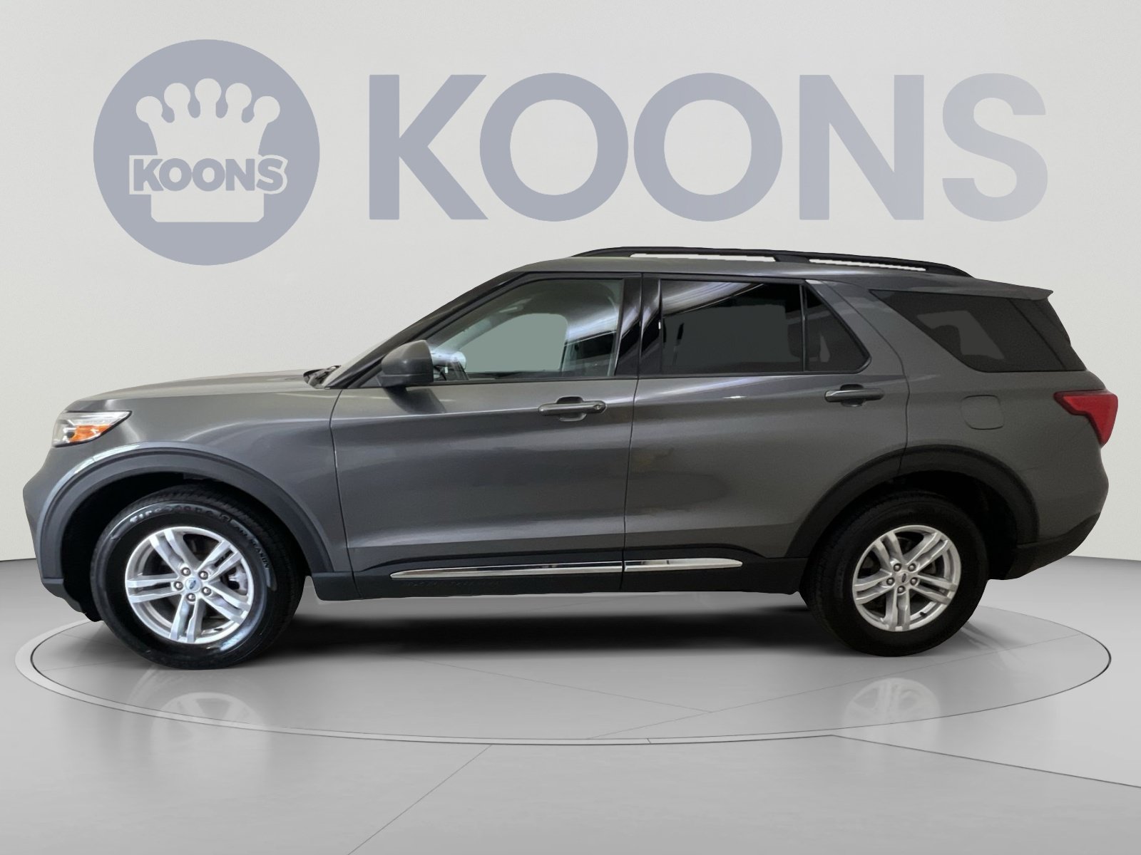 Used 2023 Ford Explorer XLT AWD/4WD image 5