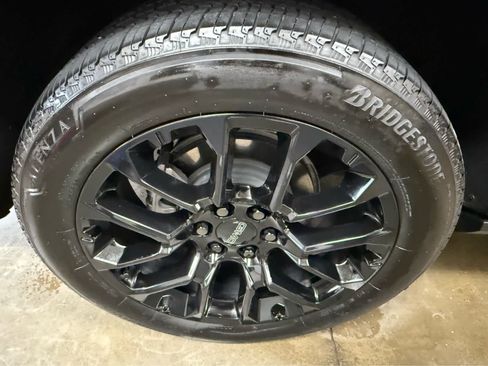 Used 2025 GMC Yukon Denali w/ Sun & Power Step Package image 46