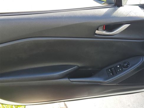 Used 2020 MAZDA MX-5 Miata Sport image 15