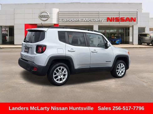 Used 2019 Jeep Renegade Latitude AWD/4WD image 3
