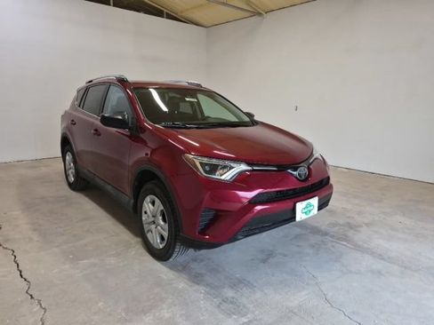 Used 2018 Toyota RAV4 LE FWD image 1