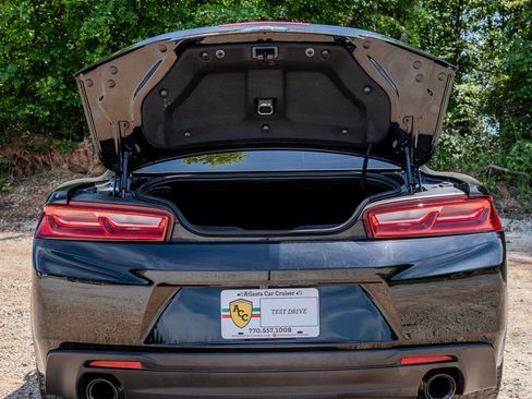 Used 2018 Chevrolet Camaro LT RWD image 9