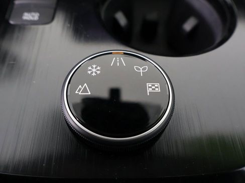 Used 2022 Nissan Rogue SV image 4