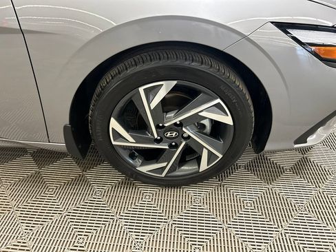Used 2025 Hyundai Elantra Sport FWD image 2
