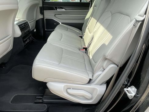 Used 2023 Jeep Wagoneer L Series II w/ Premium Group I AWD/4WD image 15