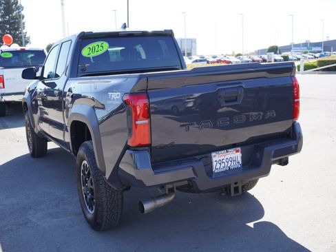 Used 2025 Toyota Tacoma TRD Off-Road AWD/4WD image 9