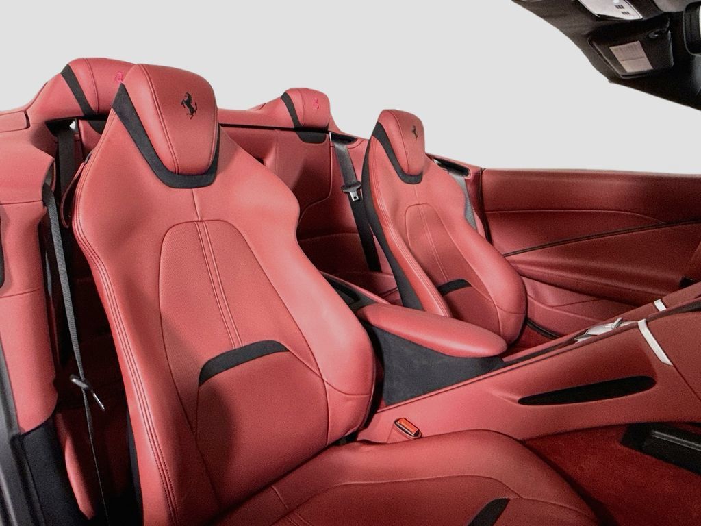 Used 2026 Ferrari Roma Spider RWD image 4