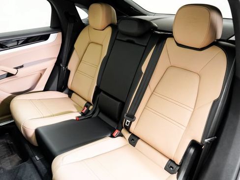 Certified 2026 Porsche Cayenne Coupe AWD/4WD image 26