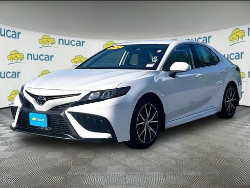 Used 2024 Toyota Camry SE AWD/4WD image 3