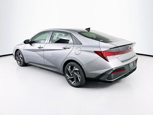 Used 2025 Hyundai Elantra Sport FWD image 5
