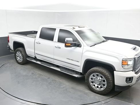 Used 2019 GMC Sierra 2500 Denali w/ Duramax Plus Package AWD/4WD image 1