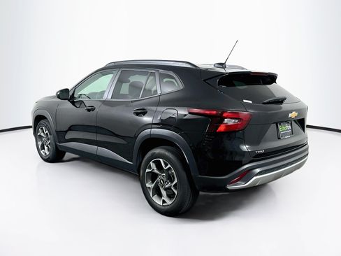 Used 2025 Chevrolet Trax LT w/ LT Convenience Package FWD image 5