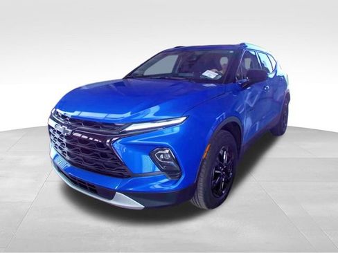 Used 2024 Chevrolet Blazer LT w/ Convenience Package FWD image 4