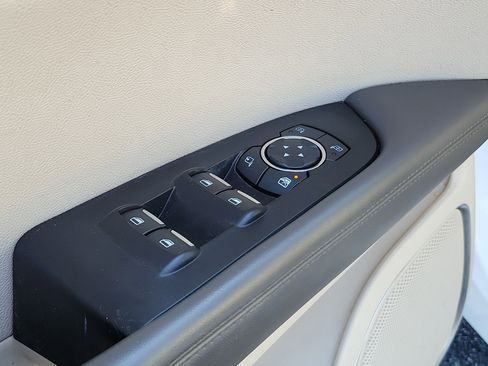 Used 2019 Lincoln Nautilus Select image 19