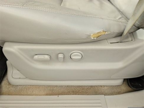 Used 2011 Chevrolet Avalanche LT w/ Luxury Package image 12