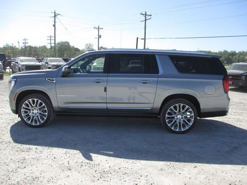New 2026 GMC Yukon XL Denali w/ Denali Reserve Package AWD/4WD image 7