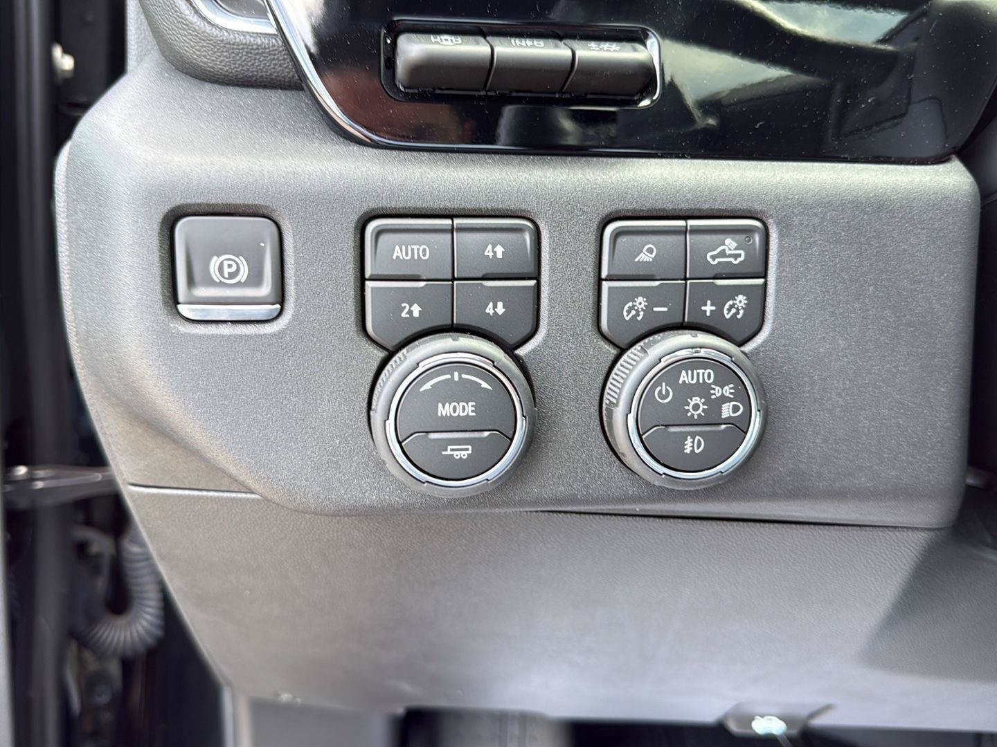 Used 2026 Chevrolet Silverado 1500 LTZ w/ LTZ Premium Package AWD/4WD image 19