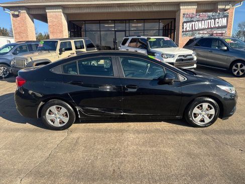 Used 2017 Chevrolet Cruze LS image 5