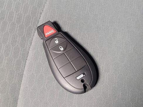 Used 2015 RAM 1500 Classic SLT image 32