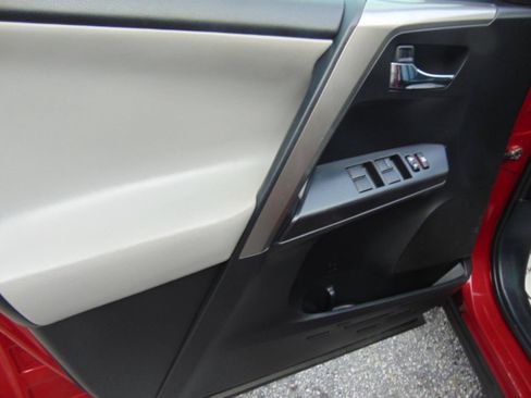 Used 2018 Toyota RAV4 XLE w/ Plus Extra Value Package FWD image 21
