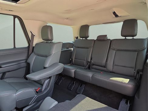 New 2025 Ford Expedition Active image 10