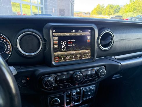 Used 2018 Jeep Wrangler Unlimited Sahara w/ Uconnect 4C Nav & Sound Group AWD/4WD image 26