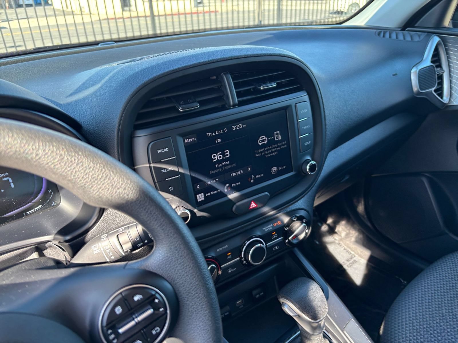 Used 2025 Kia Soul LX w/ LX Technology Package FWD image 19