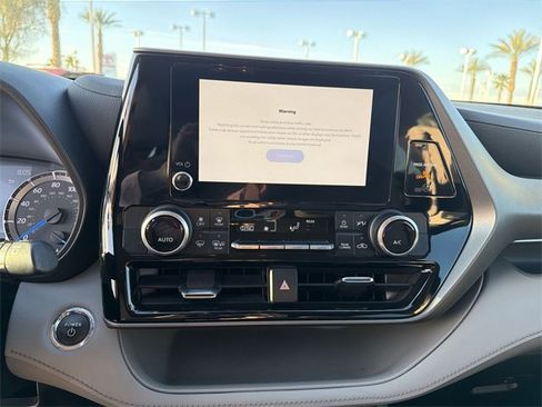 Certified 2023 Toyota Highlander LE image 19