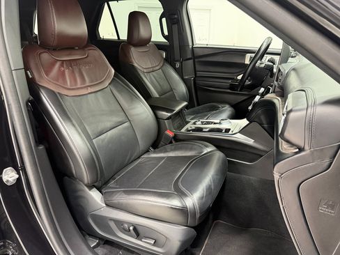 Used 2023 Ford Explorer Platinum w/ Technology Package image 26