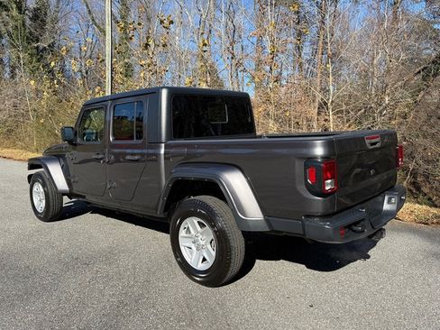 Used 2022 Jeep Gladiator Sport image 9