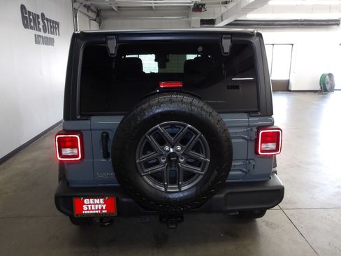 Used 2024 Jeep Wrangler Unlimited Sport AWD/4WD image 7