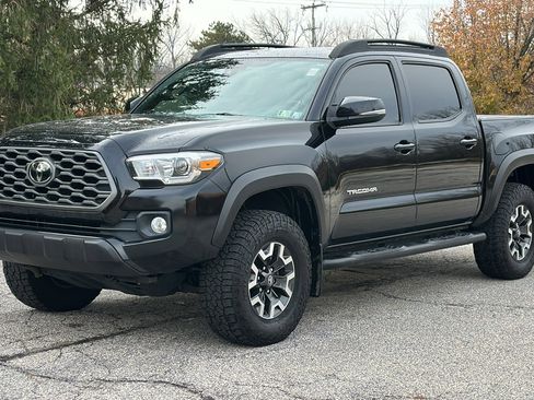 Used 2021 Toyota Tacoma TRD Off-Road w/ TRD Premium Off Road Package image 2
