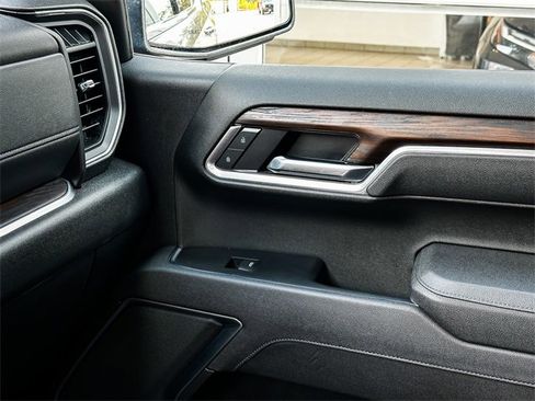Used 2025 GMC Sierra 1500 SLT image 25