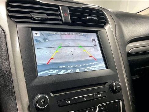 Used 2018 Ford Fusion SE w/ Fusion SE Technology Package image 29