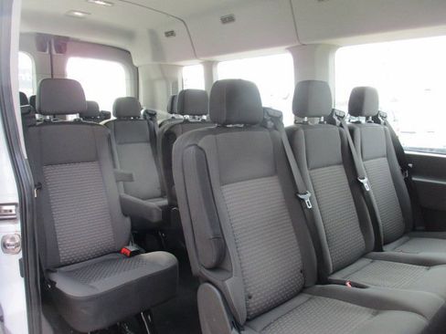 Used 2023 Ford Transit 350 XLT image 5
