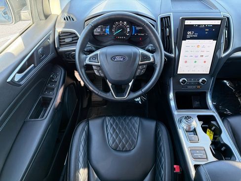 Used 2024 Ford Edge Titanium image 17