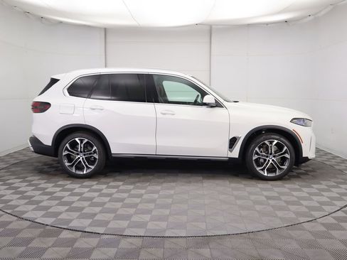 Used 2026 BMW X5 sDrive40i w/ Climate Comfort Package RWD image 5