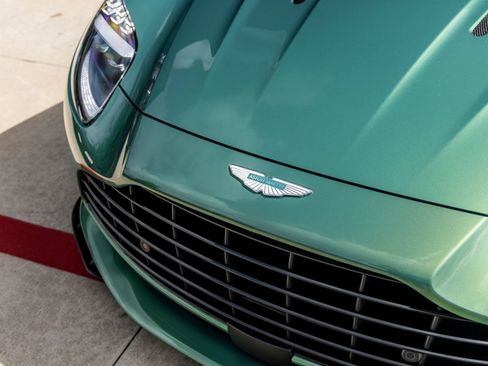Used 2025 Aston Martin DB12 Coupe RWD image 18