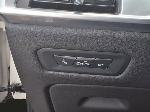 Used 2024 BMW X5 xDrive50e image 11