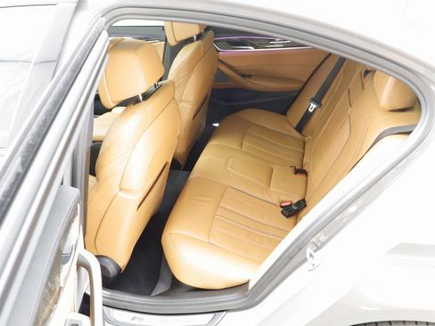 Used 2022 BMW M550i xDrive M550i xDrive w/ Premium Package image 16