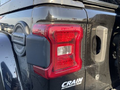 Used 2019 Jeep Wrangler Unlimited Sahara w/ Safety Group image 33