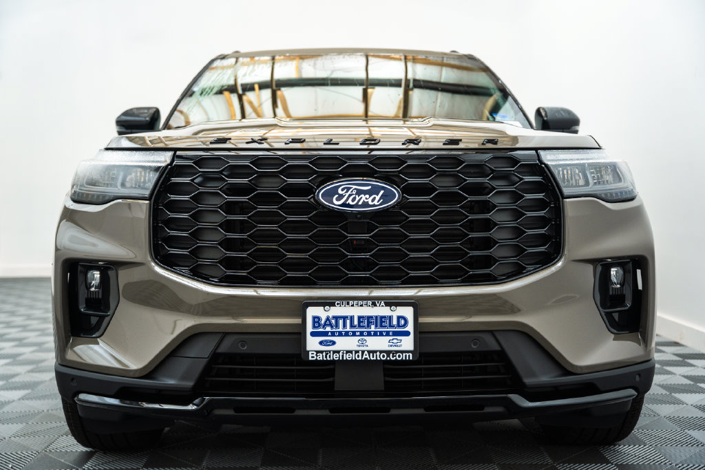 New 2027 Ford Explorer ST-Line w/ Premium Package AWD/4WD image 2
