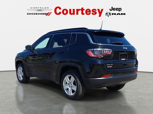 Certified 2022 Jeep Compass Latitude w/ Sun and Sound Group AWD/4WD image 7