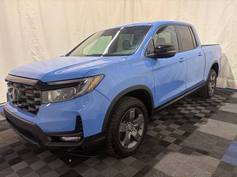 Used 2025 Honda Ridgeline TrailSport image 2
