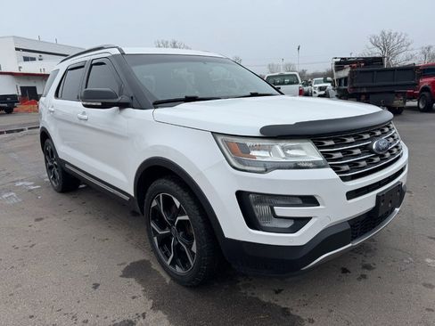 Used 2016 Ford Explorer XLT w/ Equipment Group 202A image 7