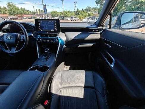 Used 2021 Toyota Venza XLE image 18