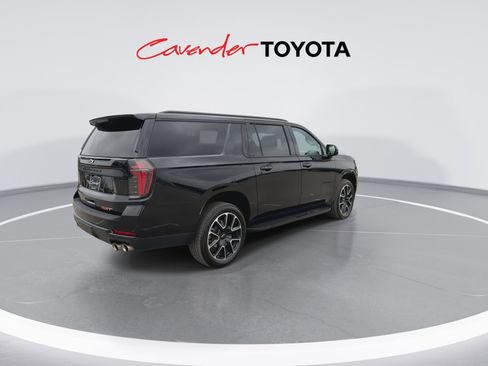 Used 2025 Chevrolet Suburban RST w/ Sun And Tow Package image 8